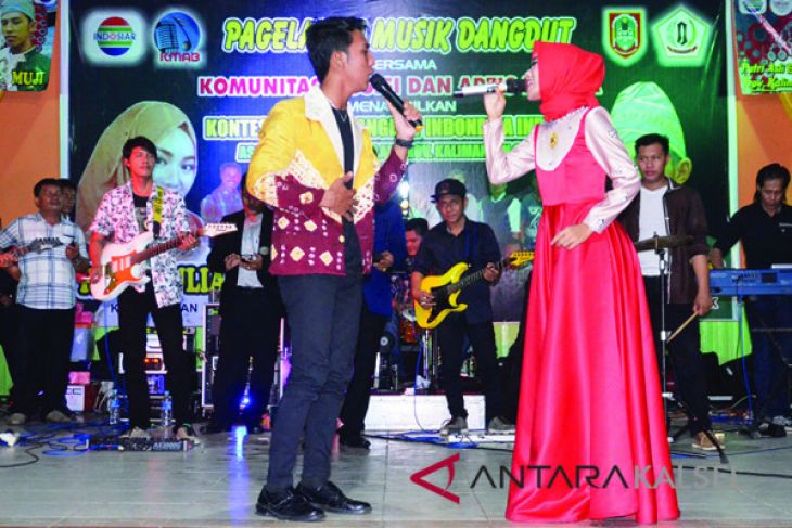 Muji-Rina Ramaikan Pagelaran Musik Dangdut Batola