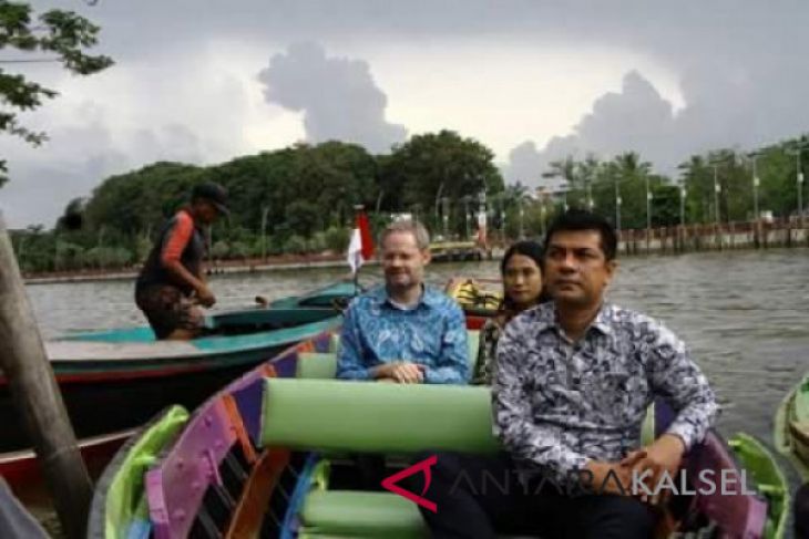 Danish ambassador impressed by river city Banjarmasin