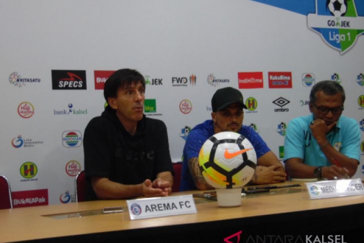 Sepak bola - Arema targetkan menang di kandang Barito