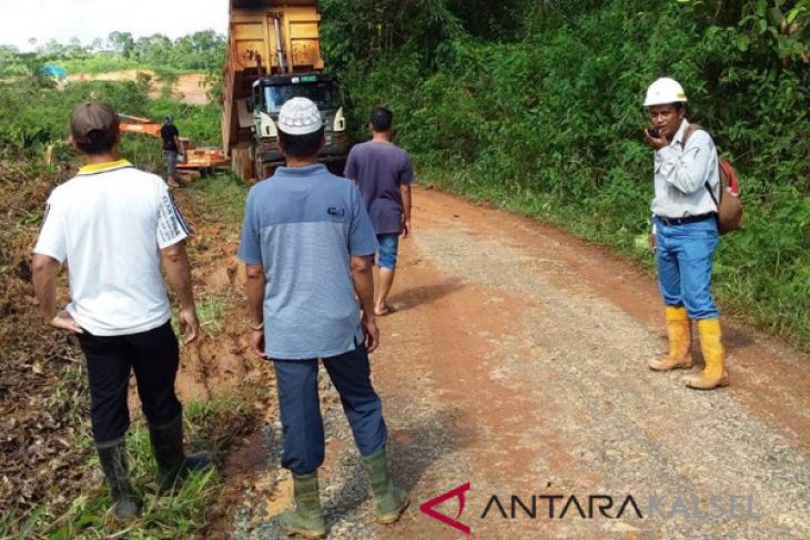 Sebuku Group perbaiki jalan perdesaan