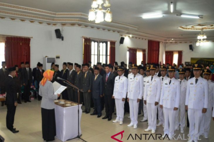 Bupati lantik 38 pejabat eselon III dan 11 camat