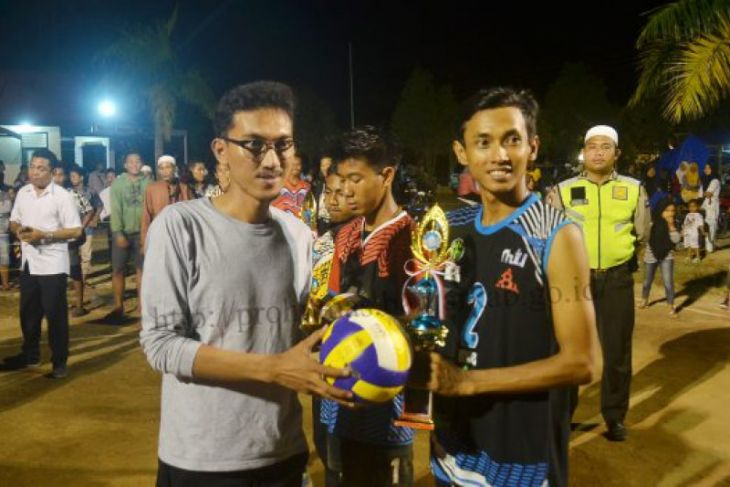 Sambung Makmur juara turnamen voly