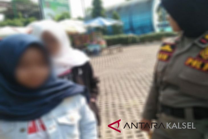 Dua siswi diamankan SatpolPP di Taman Hijau Balangan