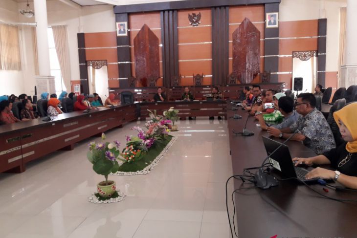 Guru Honorer K2 Adukan Nasib Ke Dewan