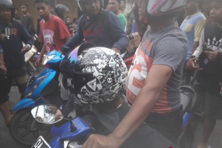 Polisi lepaskan tembakan amankan jambret dari amuk massa
