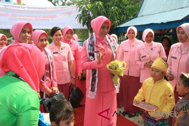 Ketua Bhayangkari Ajak Anggota Bekerja Ikhlas