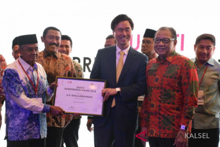 Bupati Banjar Terima Entrepreneur Award 2018