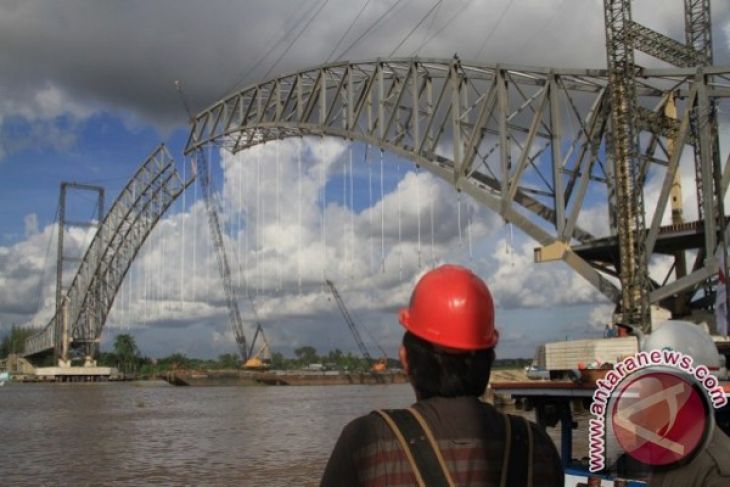  Pelengkung  Busur Jembatan  Kartanegara Segera Tersambung 