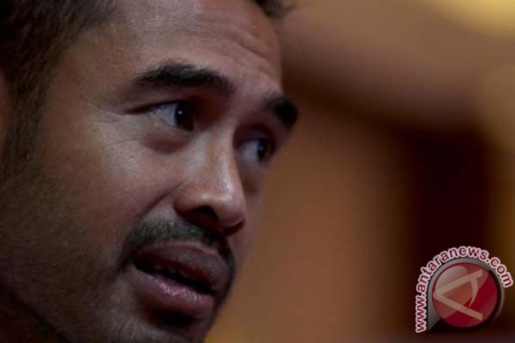 Ponarya Astaman Resmi Gantung Sepatu