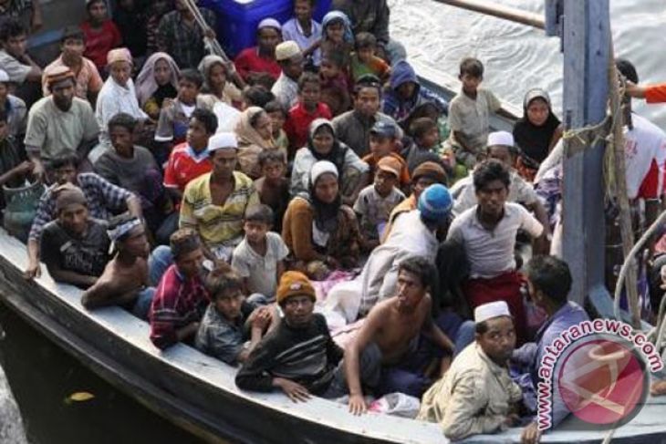 Pemerintah Pusat Minta Daerah Bantu Tangani Pengungsi