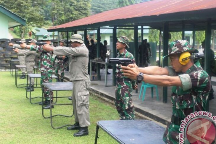 Prajurit TNI-Polri Gelar Latihan Menembak