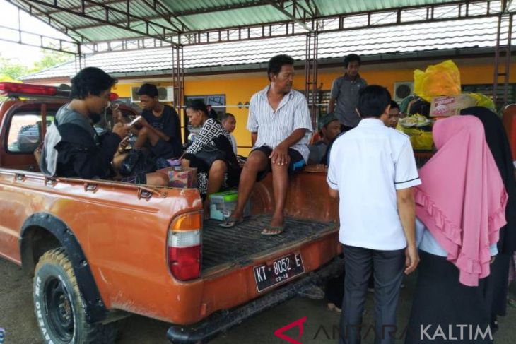 BPBD Paser antar korban gempa bertemu keluarganya