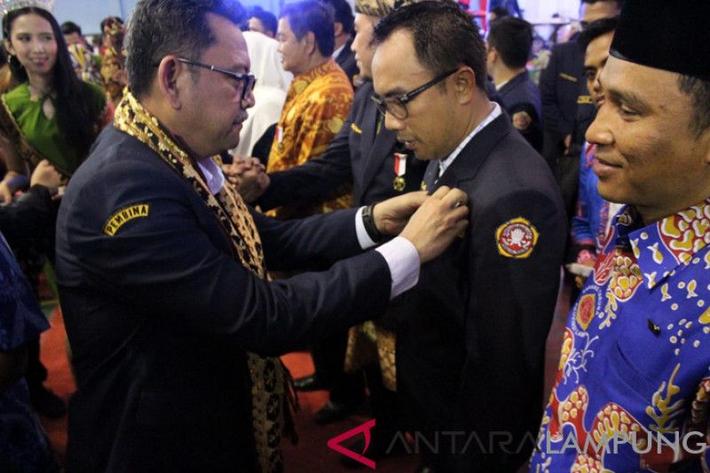 Tiga Bupati di Lampung Dapat Penghargaan Adhitya Karya