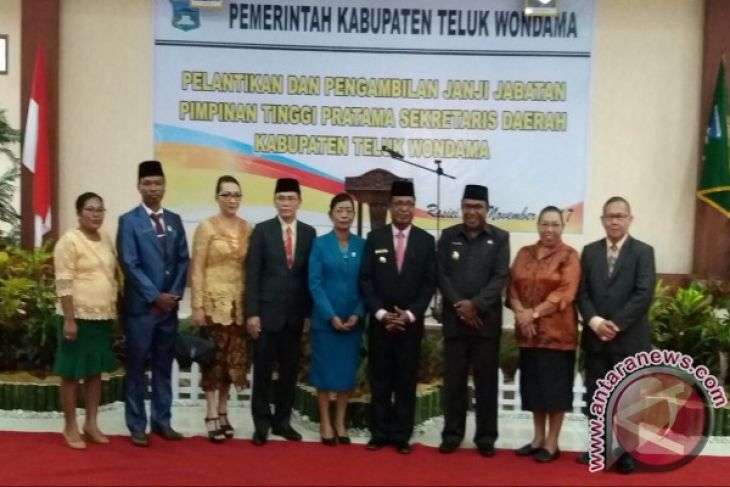 Bupati Teluk Wondama ingatkan OPD tindaklanjuti temuan BPKRI