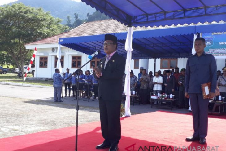 Upacara Bendera dan Pesta Rakyat Puncak HUT Wondama