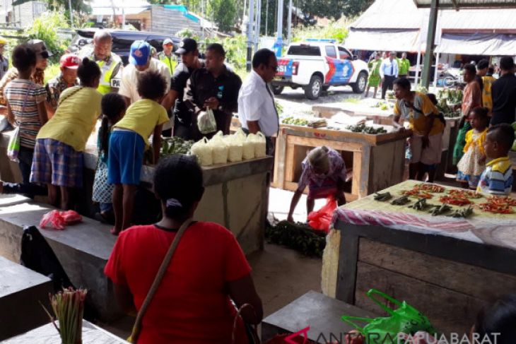 Belanja Bersama, Akhiri Puncak HUT Teluk Wondama