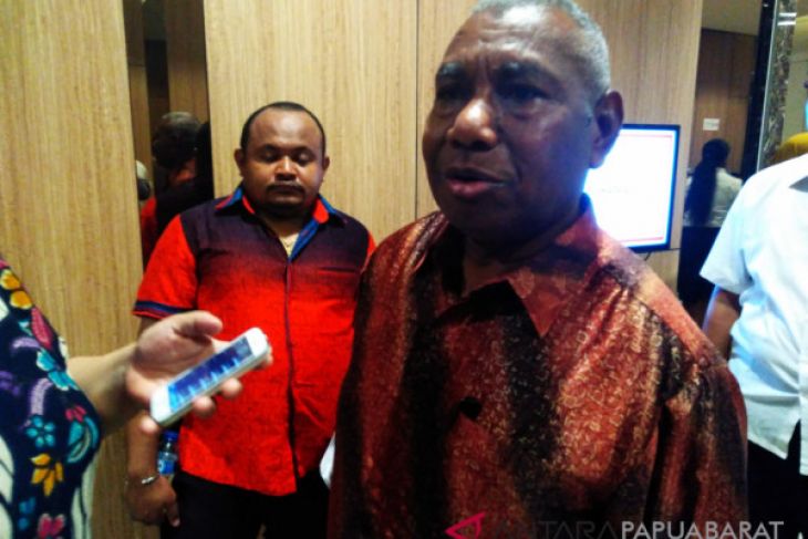 Gubernur Dominggus : Jangan tambah hari libur