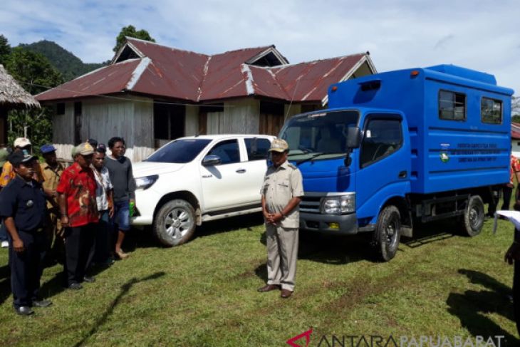 Bupati serahkan Angkudes Tiga Distrik terpencil di Wondama