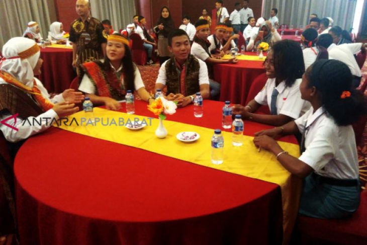 Peserta SMN Papua Barat-Sumatera Utara bertukar budaya