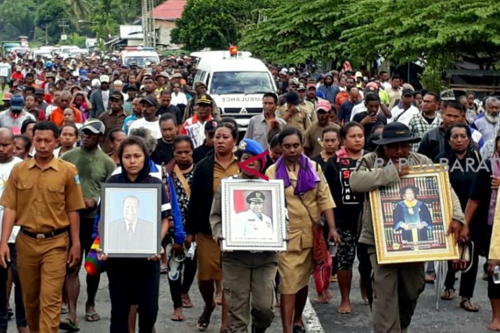 Mengenang Alberth Torey, Sang Pelopor Pembangunan Wondama