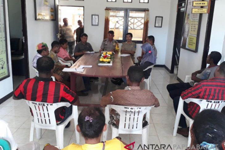 Warga Kaibi Wondama adukan penggunaan dana desa