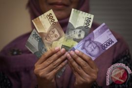 Rupiah melemah dipicu stabilitas dolar AS