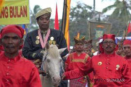 Raja-raja nusantara penuhi jalan di Batusangkar