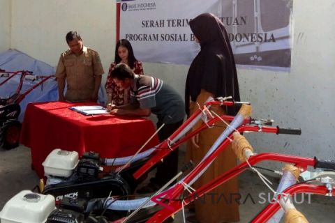 Bank Indonesia serahkan mesin pertanian ke poktan