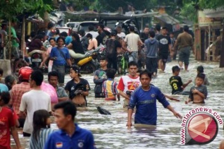 Ratusan Warga Mengungsi