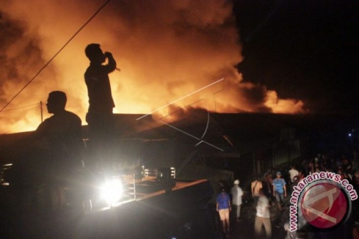 Gudang Barang Bekas Terbakar
