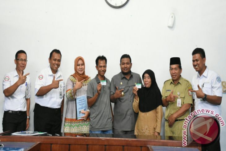 Walikota Serahkan JKN-KIS Donasi Rumah Sakit