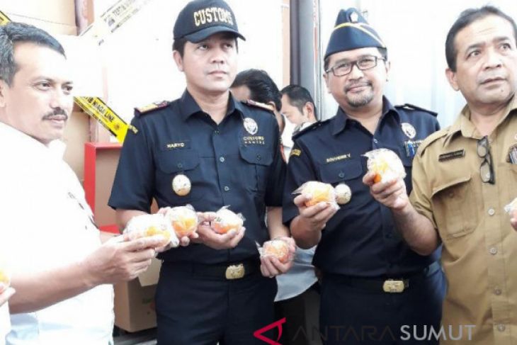 Kemendag sita tujuh kontainer jeruk asal China