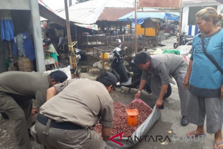 Satpol PP tertibkan pedagang di trotoar