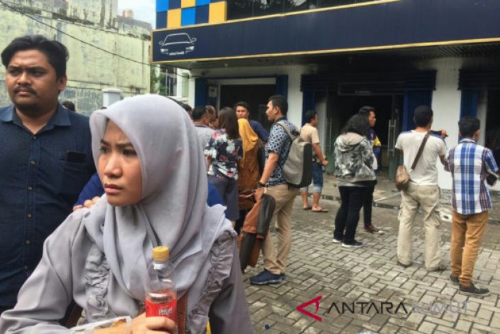 Kebakaran Kantor Mandiri Tunas Finance, 5 Orang Luka