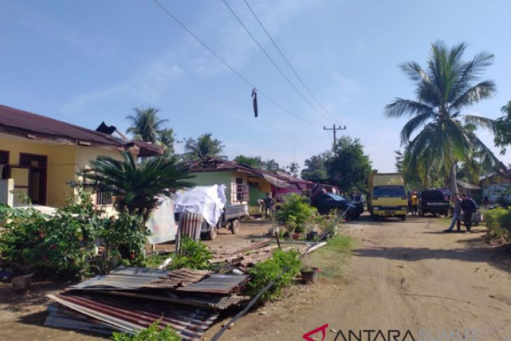 Angin puting beliung rusak 35 rumah di Labuhanbatu