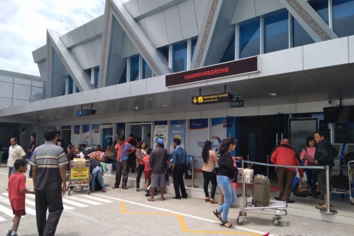 Bupati Taput tolak pergantian nama bandara Silangit