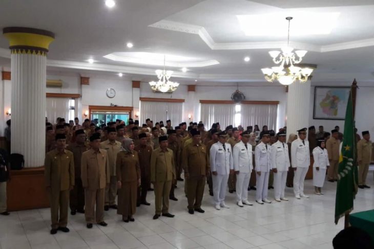 Bupati minta pejabat proaktif melayani masyarakat