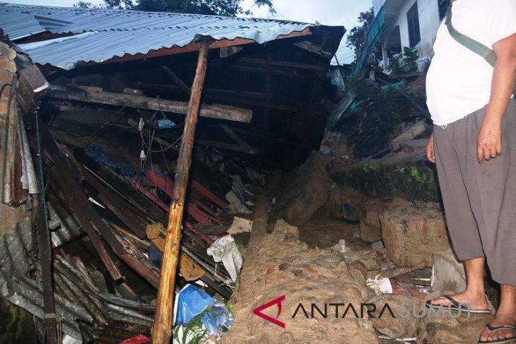 Empat warga Sibolga meninggal tertimbun longsor