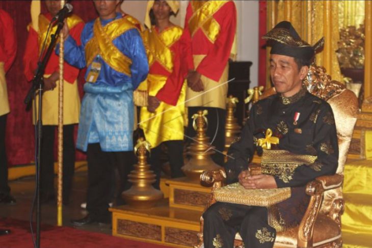Presiden dapat gelar dari Kesultanan Deli