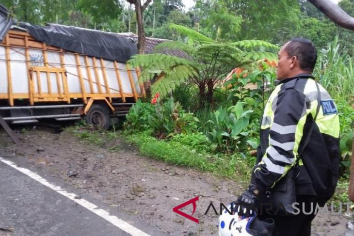 Dua tewas tabrakan tronton di Sibolangit