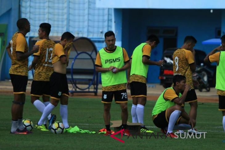 Laga berat PSMS di Malang