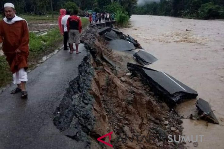 Tergerus sungai, Jalan Kota Nopan amblas