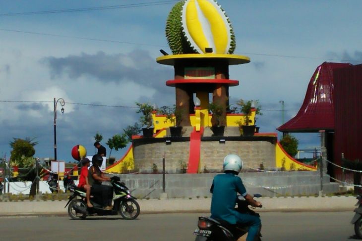Tugu gempa dan tugu durian di Gunungsitoli, Nias diresmikan