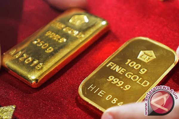 Harga emas turun tipis