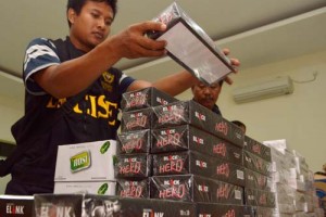 Bea Cukai Madiun Sosialisasikan Pendeteksian Pita Cukai Rokok