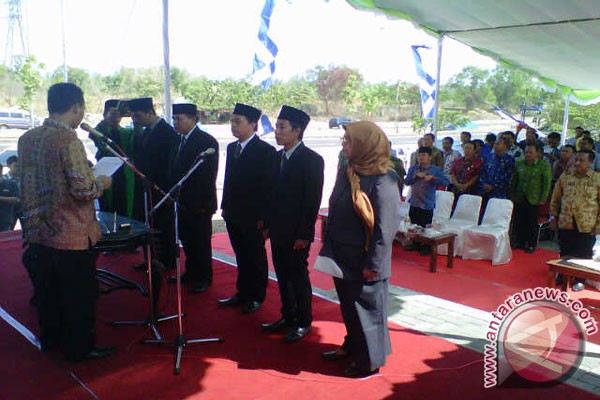 Bupati Bangkalan Lantik Pengurus KI 2015-2019 - ANTARA 