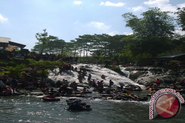 Pijat Air ala Sumber Maron - ANTARA News Jawa Timur