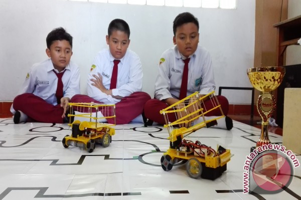 Siswa SD Muhammadiyah 4 Surabaya Juara Robot Internasional 