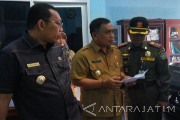 Bupati dan Wabup Situbondo Temukan 15 PNS Bolos - ANTARA 