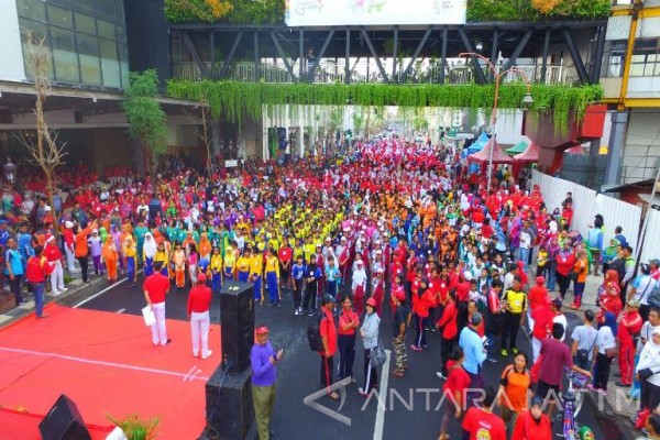 Ribuan Warga Deklarasikan Sepektakuler Surabaya Sehat 